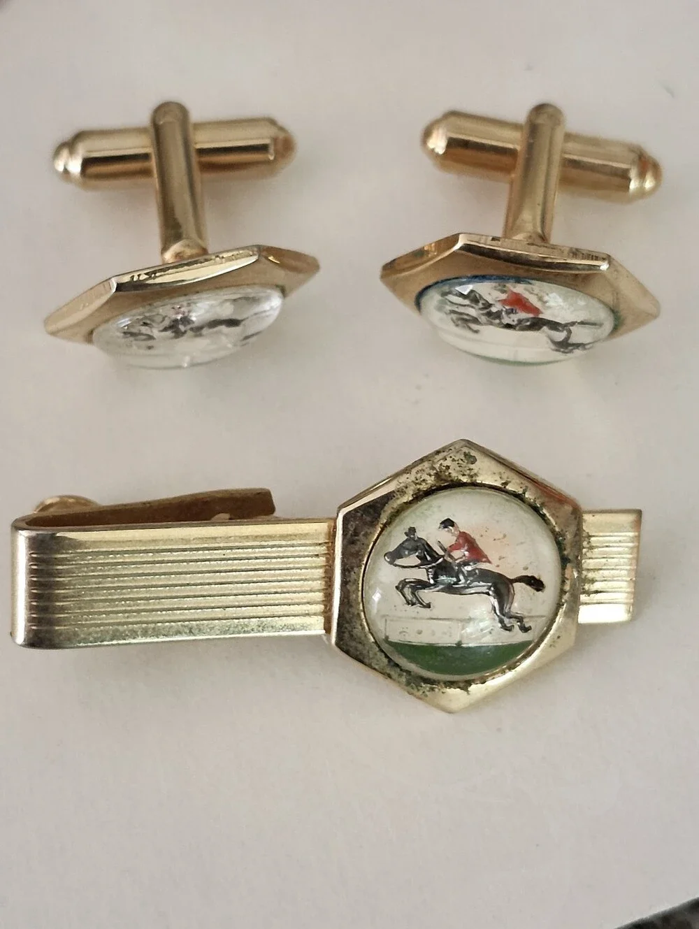 Vtg Mr. Tara Gold-Tone Horse Racing Cufflinks and Tie Clip Set-brown & Green
